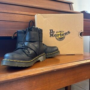 Dr. Martens - Black Boots